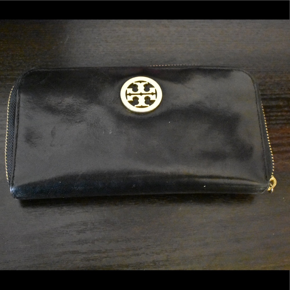 Tory Burch Zip Around Wallet